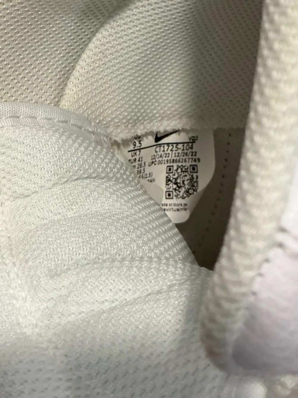 Nike great sneakers out